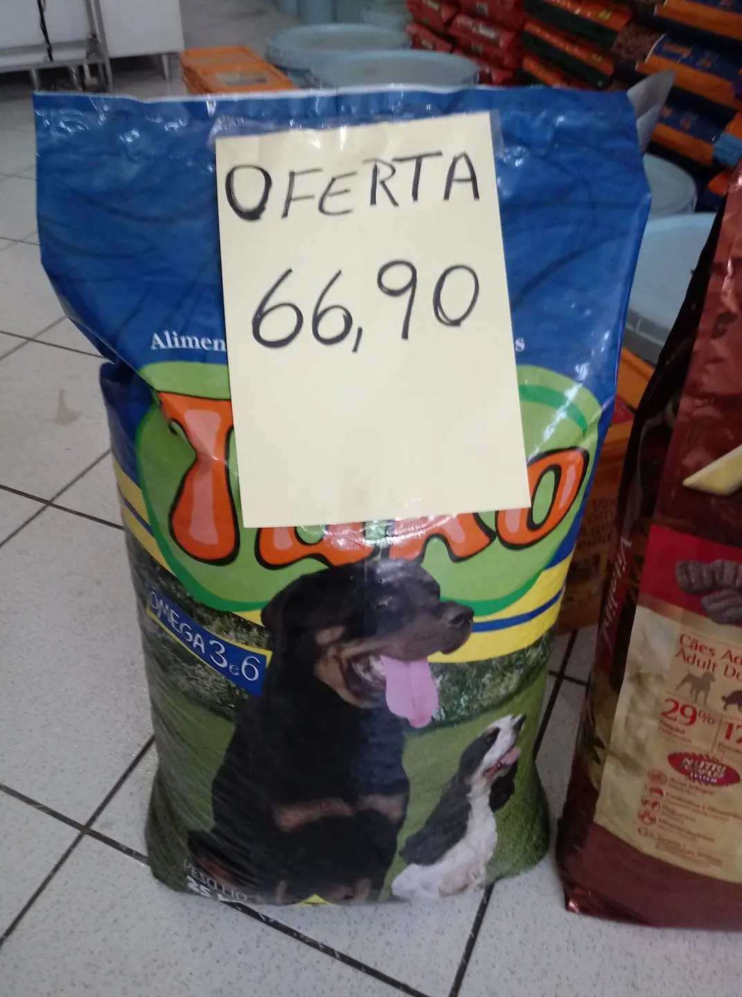 Saca de ração em oferta para doação